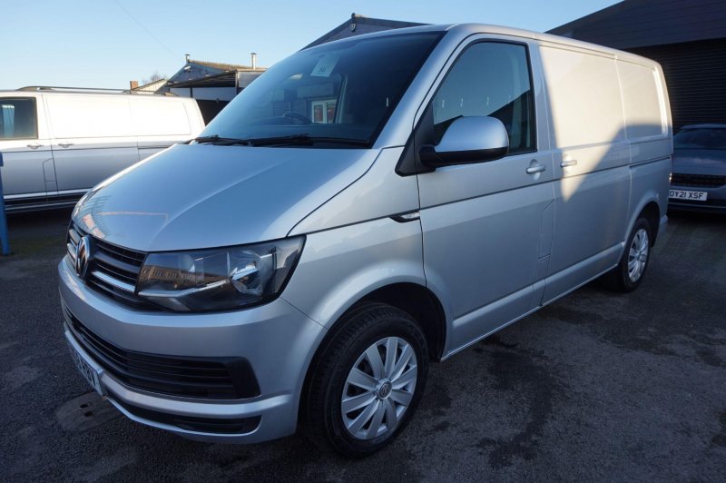 VOLKSWAGEN TRANSPORTER 2.0 TDI T32 BlueMotion Tech Trendline DSG FWD SWB Euro 6 (s/s) 5dr