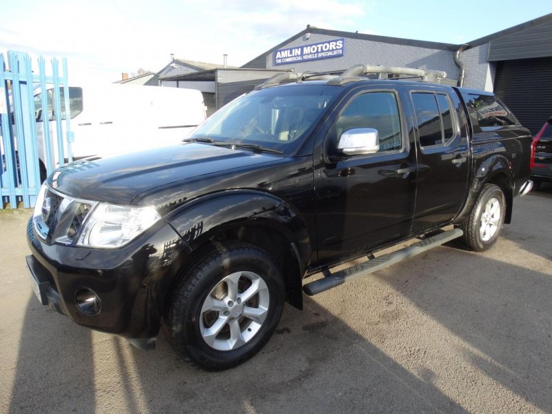 NISSAN NAVARA 2.5 dCi Tekna Auto 4WD Euro 5 4dr