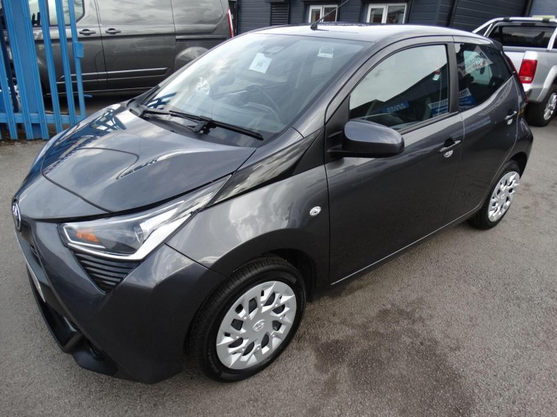 TOYOTA AYGO 1.0 VVT-i x-play x-shift Euro 6 5dr (Safety Sense)